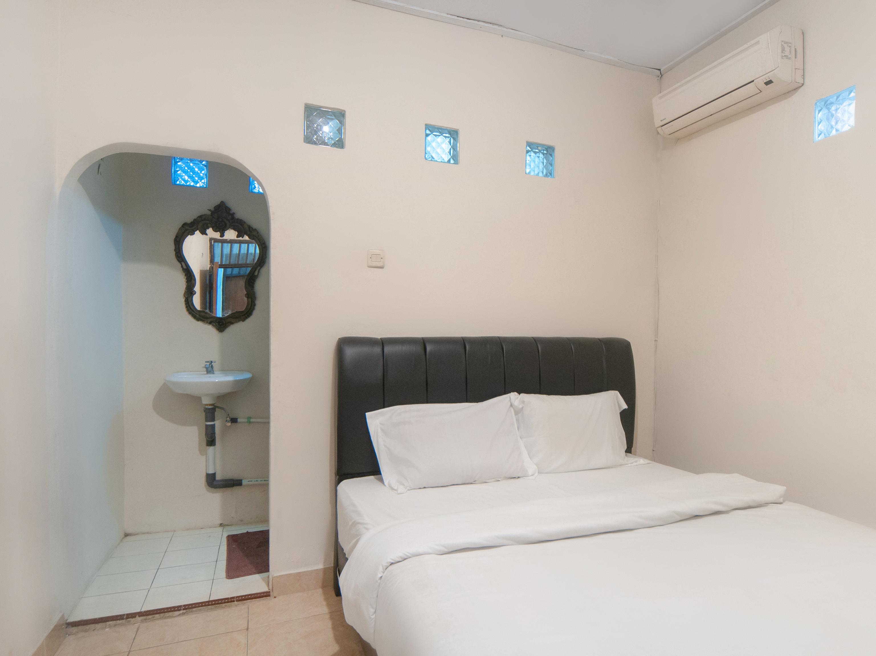 Oyo 2256 Danysa Guesthouse Jakarta Exterior photo